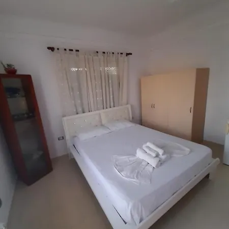 Rey Garden Affittacamere Vlorë